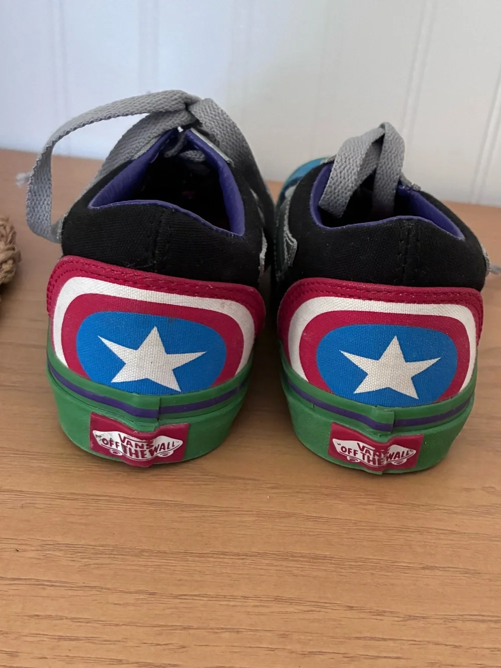 Kids Vans Marvel Avengers Superhero Old Skool Skate Sneaker Size 1.5